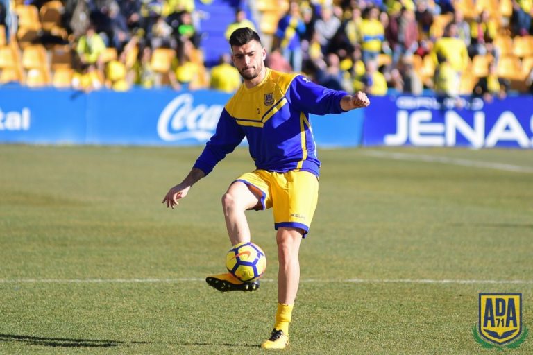 El futbolista gandiense Pablo Vázquez ficha por el Alcorcón