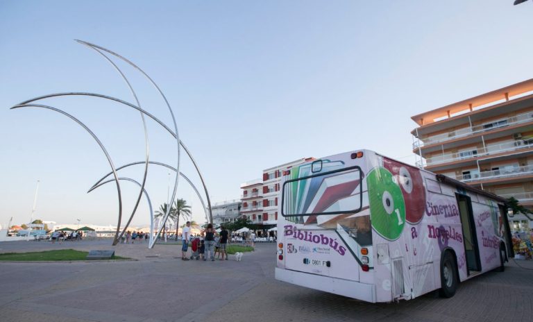 El Bibliobús retoma su horario para el verano 2019