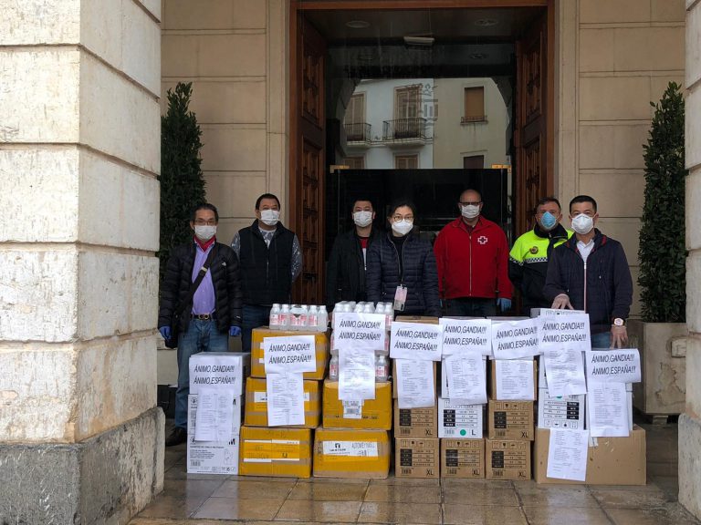 Las empresas de Gandia donan mascarillas, guantes y gel al hospital comarcal