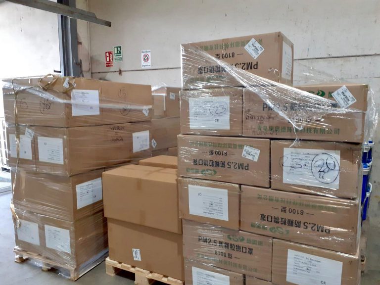 La Diputació de València entrega la primera partida de mascarillas en la Safor