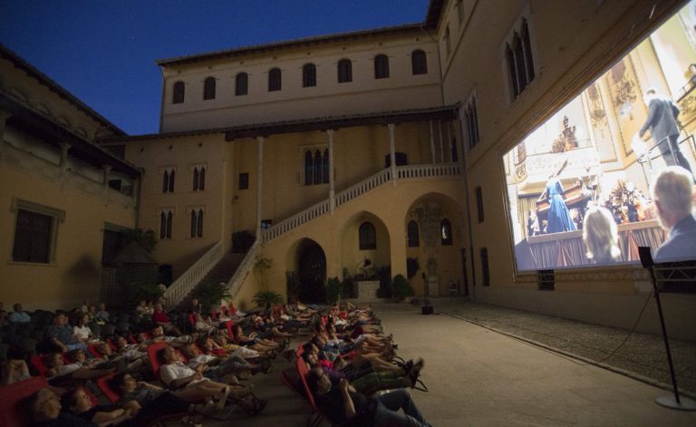 cine pot de verano en el palau ducal