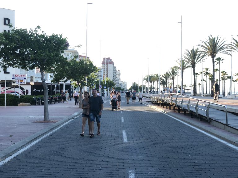 Las normas que rigen este verano en la playa de Gandia: 12 leyes para un verano seguro