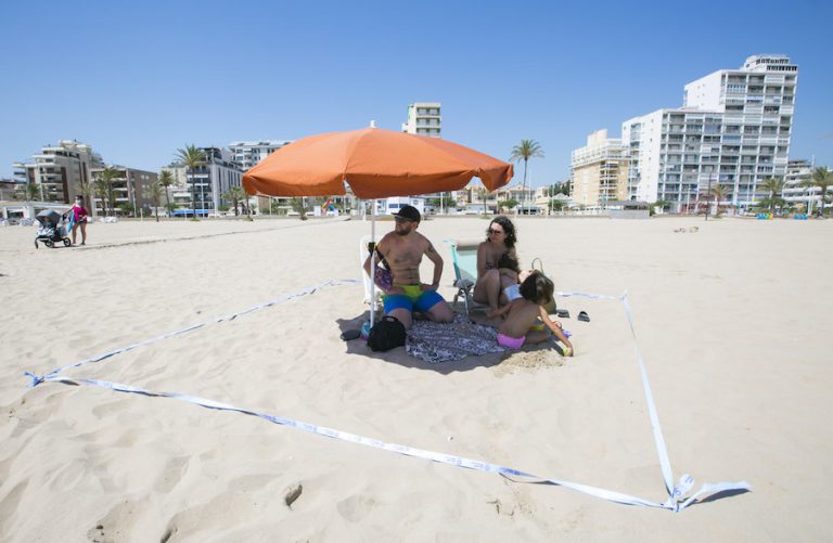 Gandia presenta el kit de playa segura