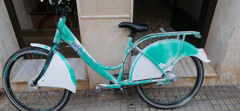 La Policía Local de Gandia aumenta la vigilancia debido al vandalismo con las bicicletas