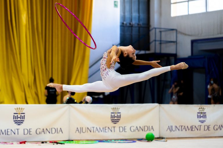 La gimnasia rítmica celebra su selección autonómica en Gandia