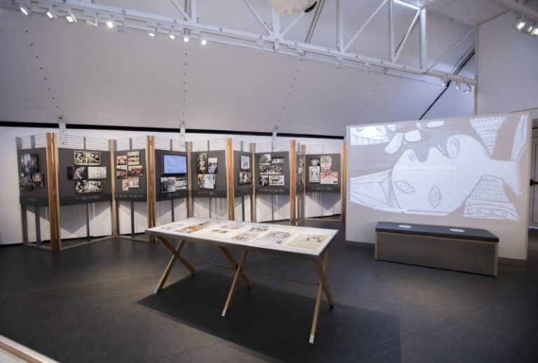 exposición de picasso en la playa