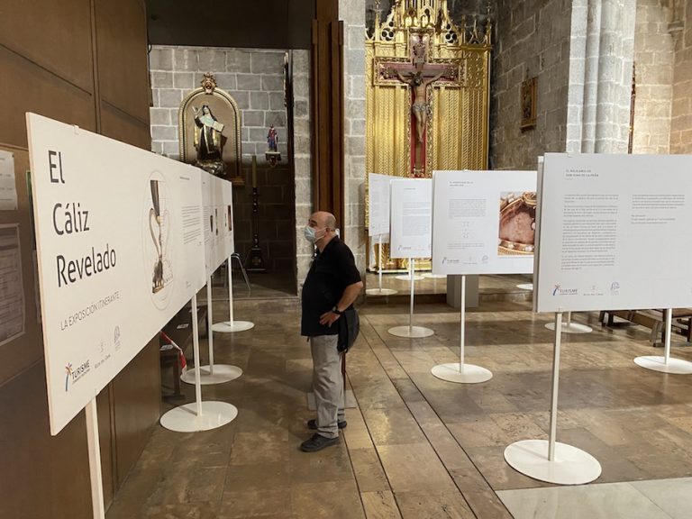 La Colegiata de Gandia acoge la exposición ‘El Cáliz Revelado’