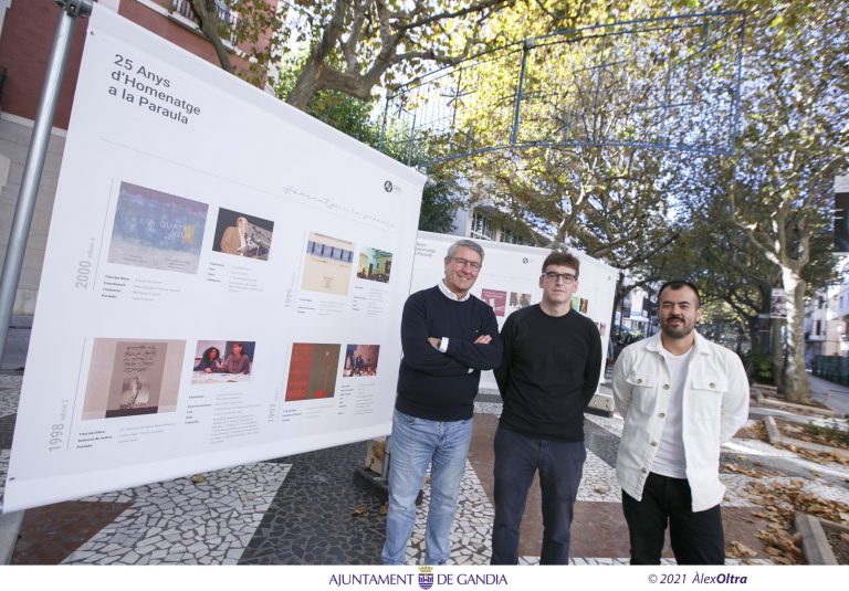 La tradició literària s’exposa al passeig amb «25 anys d’Homenatge a la Paraula»