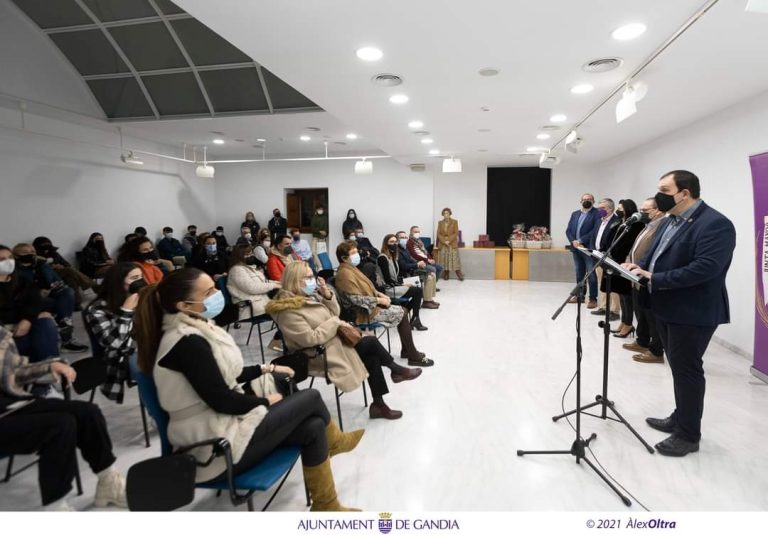 La Junta Mayor de Semana Santa nombra los mejores escaparates navideños de Gandia