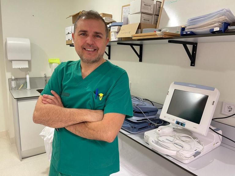 Soler ‘ficha’ a Manuel Solera, médico en la UCI del Hospital de Gandia