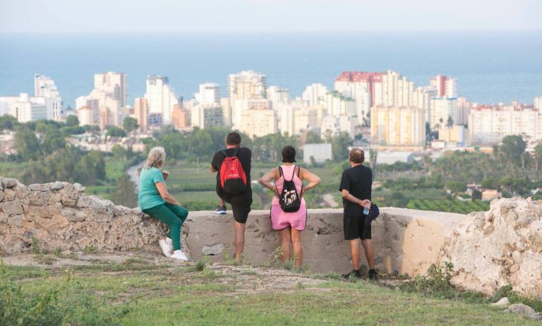 La luz y el agua, camino del castillo de Bairén