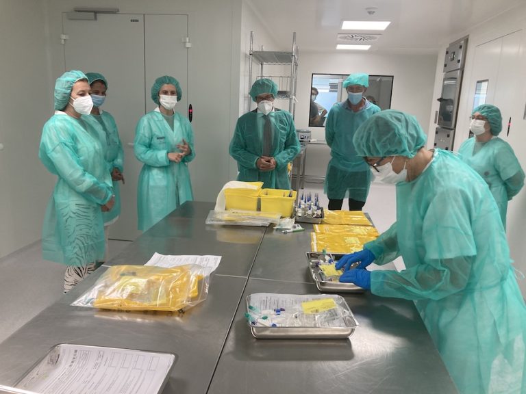 El hospital de Gandia cuenta con dos salas blancas de Farmacia, las segundas más grandes de la Comunitat