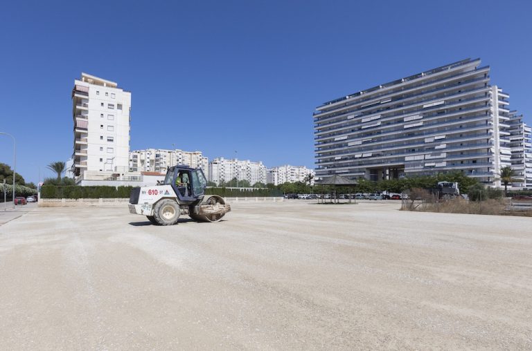 La playa cuenta con 400 nuevas plazas de aparcamientos públicas y gratuitas