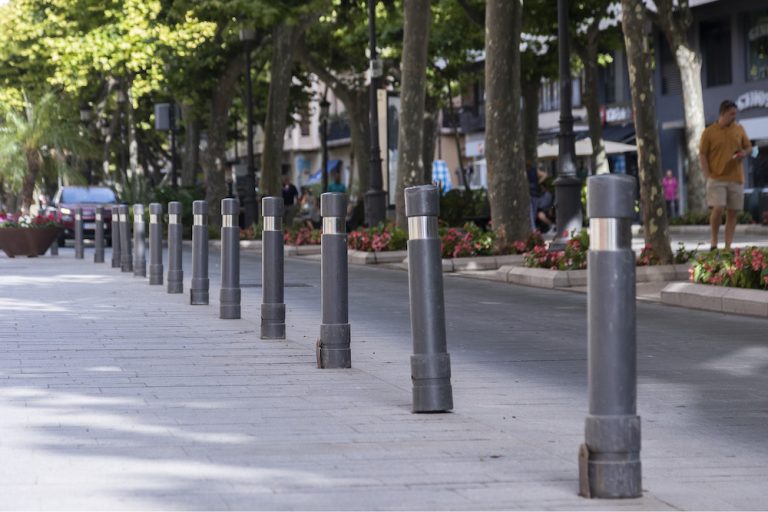 Gandia recicla más de 100.000 kg de plástico con la implantación de bolardos sostenibles
