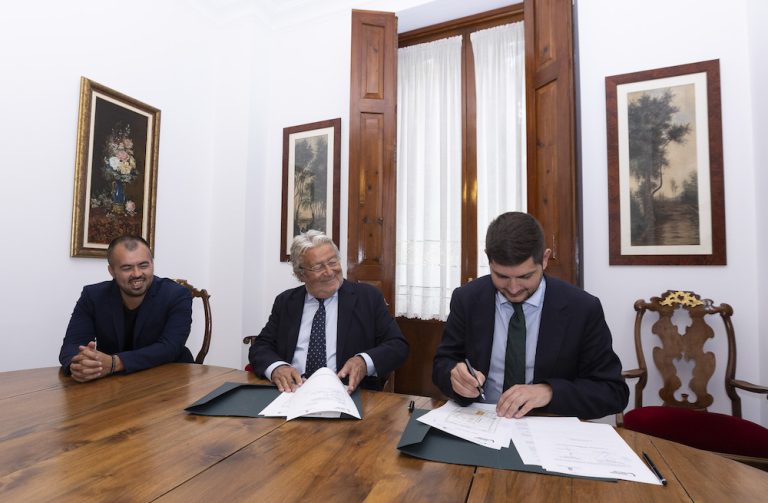 La Fundación Bancaja y Gandia renuevan la cesión de uso de la Casa de la Cultura