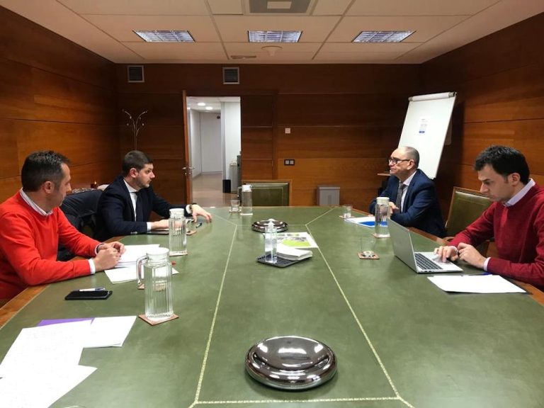 Prieto se reúne en Madrid con los responsables de los ministerios de Transportes y Transición Ecológica