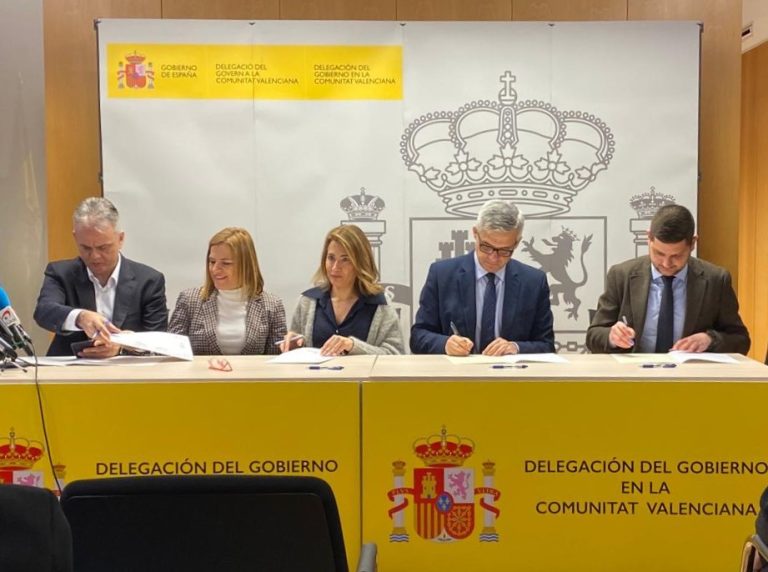 Gandia firma un acuerdo con el Ministerio para rehabilitar 350 locales y viviendas
