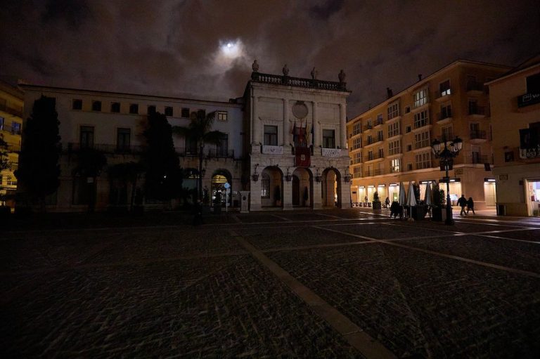 Gandia se suma a la hora del planeta