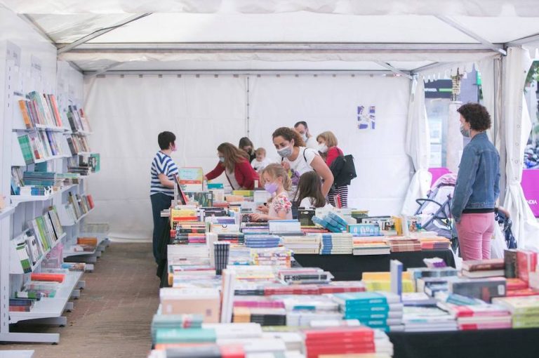 La 3ª Plaza del Libro de Gandia llega con más de 30 actividades