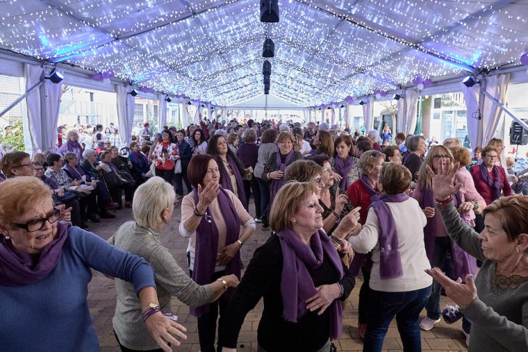 Las mujeres de Gandia se reúnen en una comida por el 8M