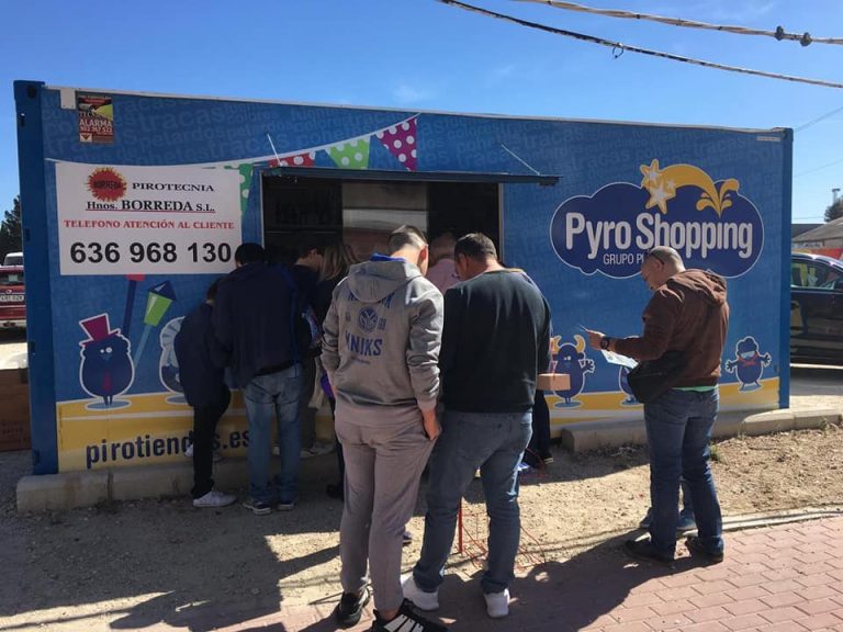 La Pirotecnia Borredà abre su «pyrobox» en Gandia