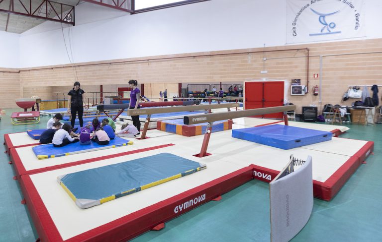 Gandia renueva la sala de gimnasia artística del Raval