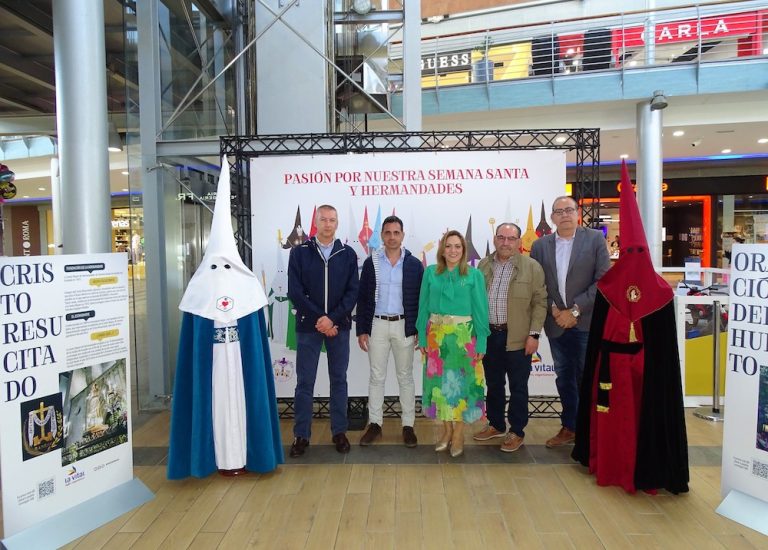La Vital acoge una exposición sobre la Semana Santa de Gandia
