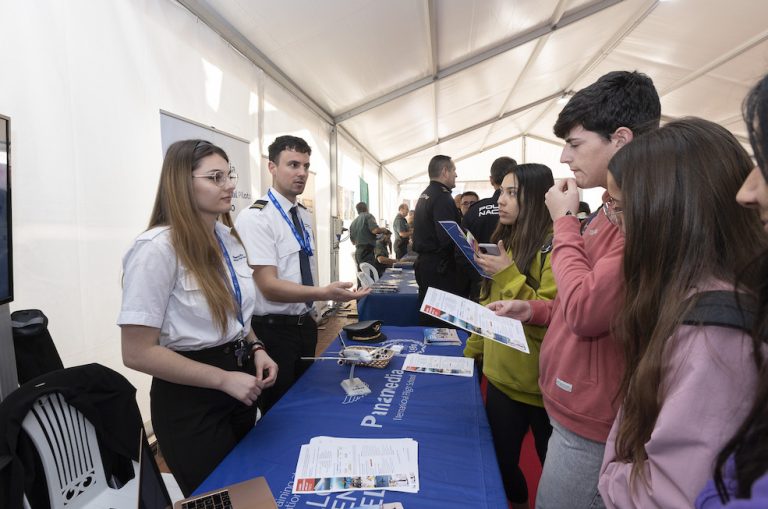 La Feria del Estudiante regresa a la plaza del Prado con más de 40 expositores