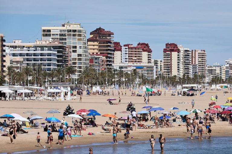 El paro baja en Gandia durante la primera mitad de 2023 comparado al 2022