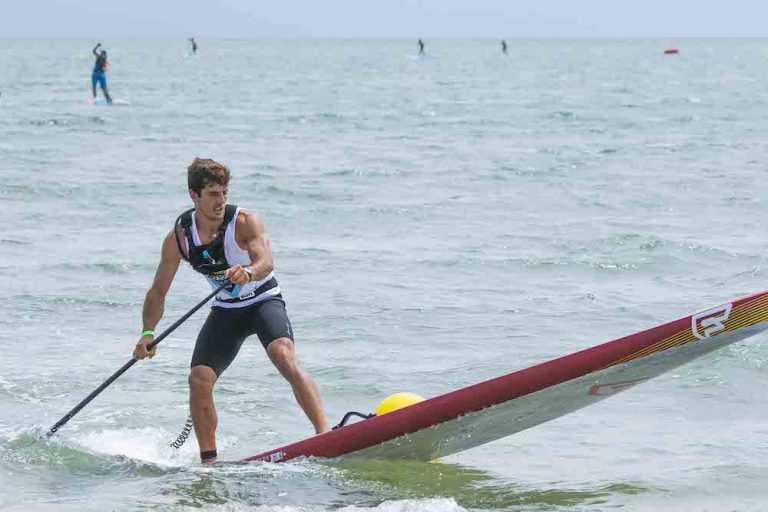 La VIII Sup Race Citrosol se celebra este fin de semana en la playa de Gandia