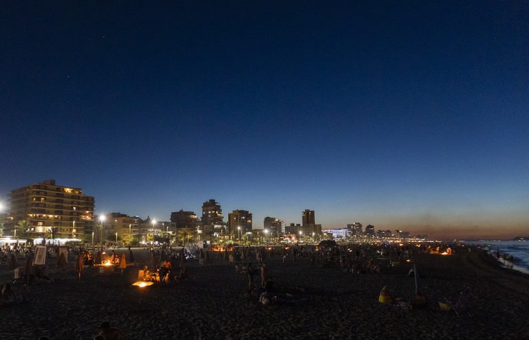 Noche de San Juan en Gandia: música, hogueras y fuegos artificiales