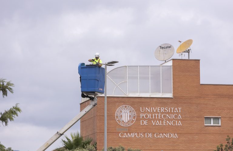 Servicios Básicos sustituye 350 puntos de luz degradados