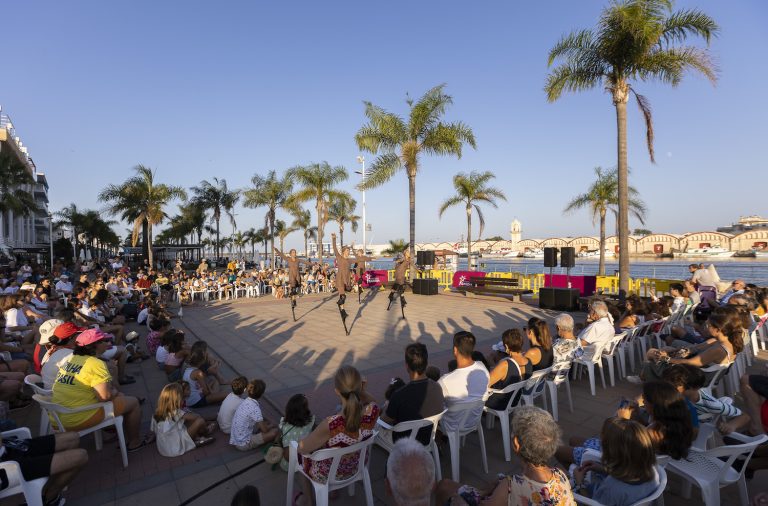 El Borja Port Art congrega a más de 200 personas con el espectáculo Migrare