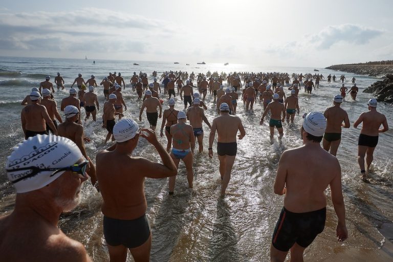 Miguel Bou consigue un doblete en la Travesía al Puerto y Volta a la Escollera