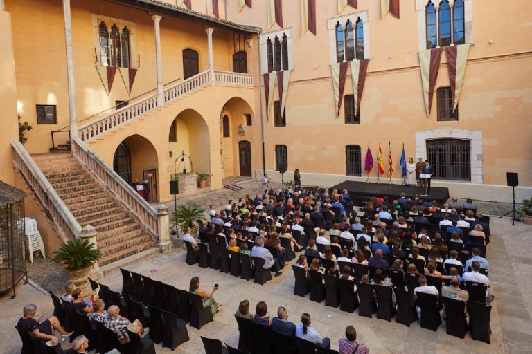 Las Fallas y la Semana Santa, reconocidas en el Acto Cívico