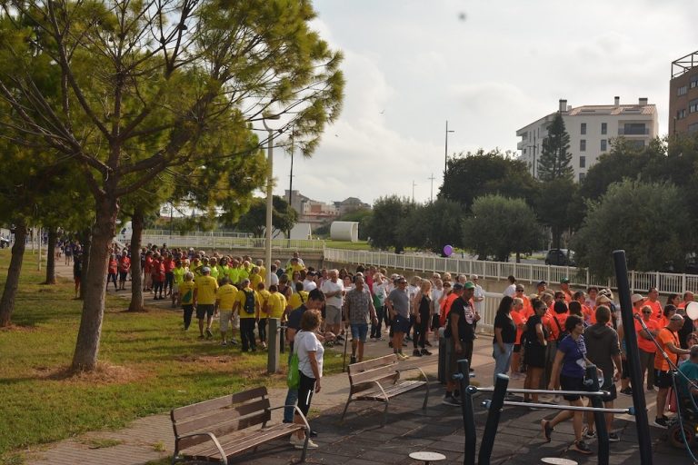 Más de 400 personas visibilizan la salud mental en Gandia