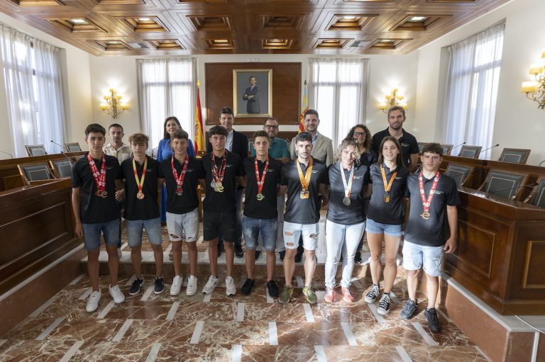 El Ayuntamiento de Gandia recibe a los campeones del C.A. Safor Teika
