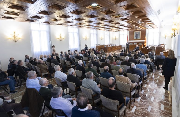 El profesor y escultor José Rausell recibe la medalla de oro de la ciudad