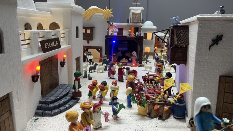 Álvaro Nogueroles y su mundo en miniatura: la historia tras el Belén gigante de Playmobil