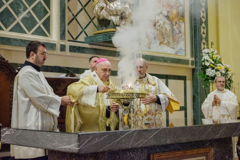 Renace la parroquia de San José: el Arzobispo de València consagra el ‘nuevo’ templo