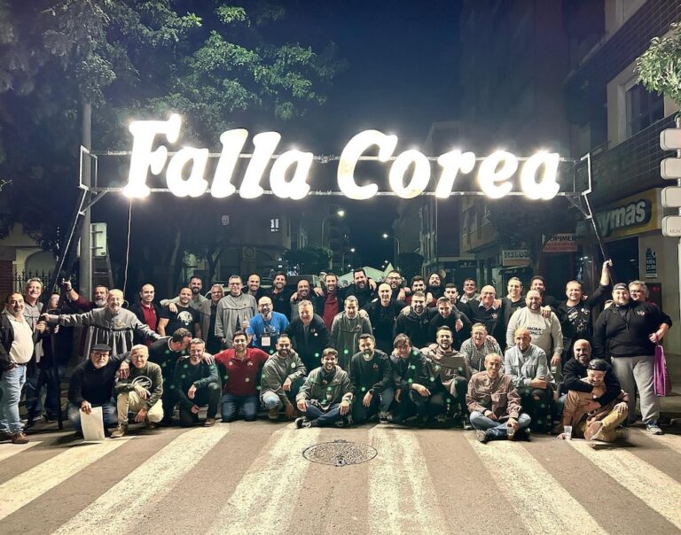 La Falla Corea gana el Premio CEIC a la calidad literaria de llibrets fallers