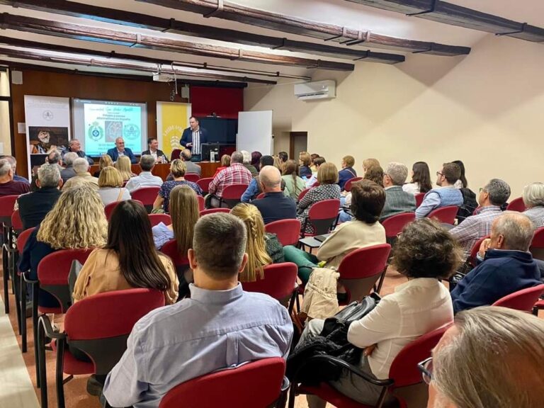 La Hermandad de San Pedro Apóstol e Instituciones Penitenciarias unen esfuerzos en un coloquio sobre reinserción social