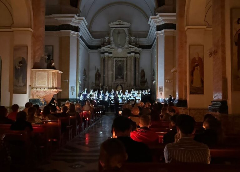 La Iglesia de la Magdalena ofrecerá un concierto benéfico a la luz de las velas