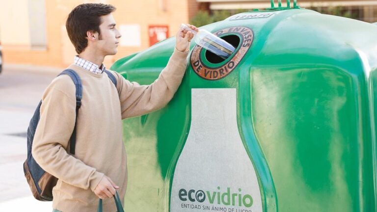 Ecovidrio fomentará un año más el reciclaje de vidrio en Fallas