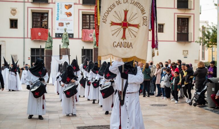 La Hermandad de la Santísima Cruz celebra su 150 aniversario con un año de actos conmemorativos en Gandia