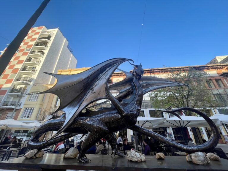 El Dragón de Sant Jordi protagoniza la Fiesta del Libro