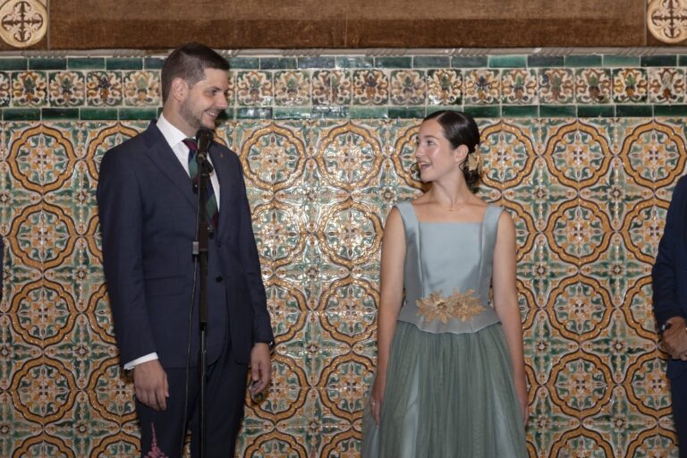 Maria Cremades accepta ser la Fallera Major Infantil de les Falles de Gandia