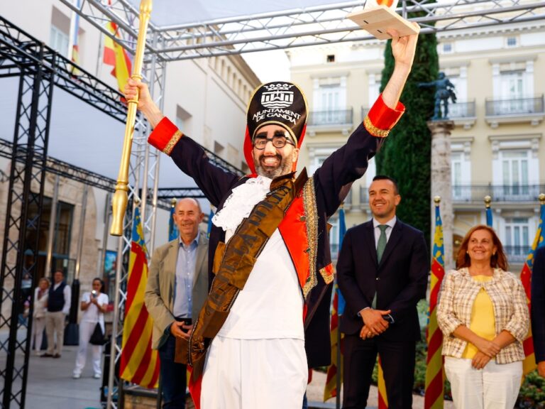 Las comarcas de Valencia toman el Cap i Casal en el Passacarrer de la Diputación