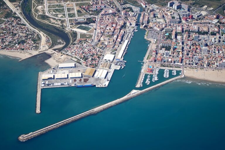 La APV y el CSIC firman el acuerdo para la construcción del Centro Oceanográfico de València en el Puerto de Gandia