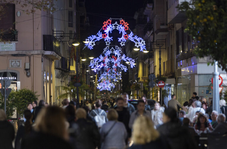 Gandia enciende las luces de Navidad: imágenes, horarios, árbol mágico